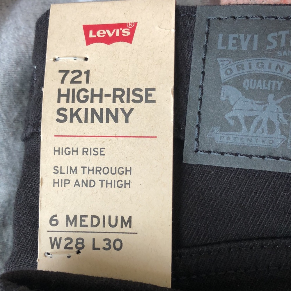 NEW Levi’s 721 High Rise Black Distressed Skinny Jeans - Picture 12 of 12